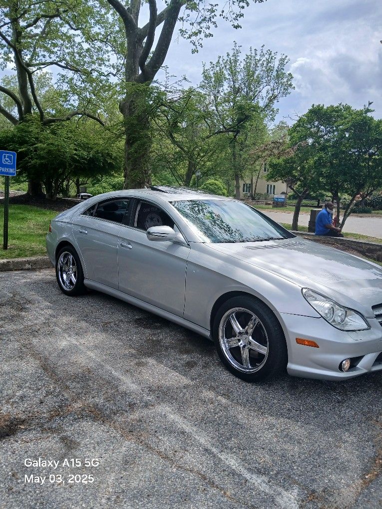 SILVER 4 DOOR CLS 550 MERCEDES BENZ