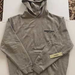 ESSENTIAL HOODIE