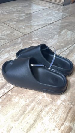 Adidas Onyx Yeezy Slides size 10 (no box)