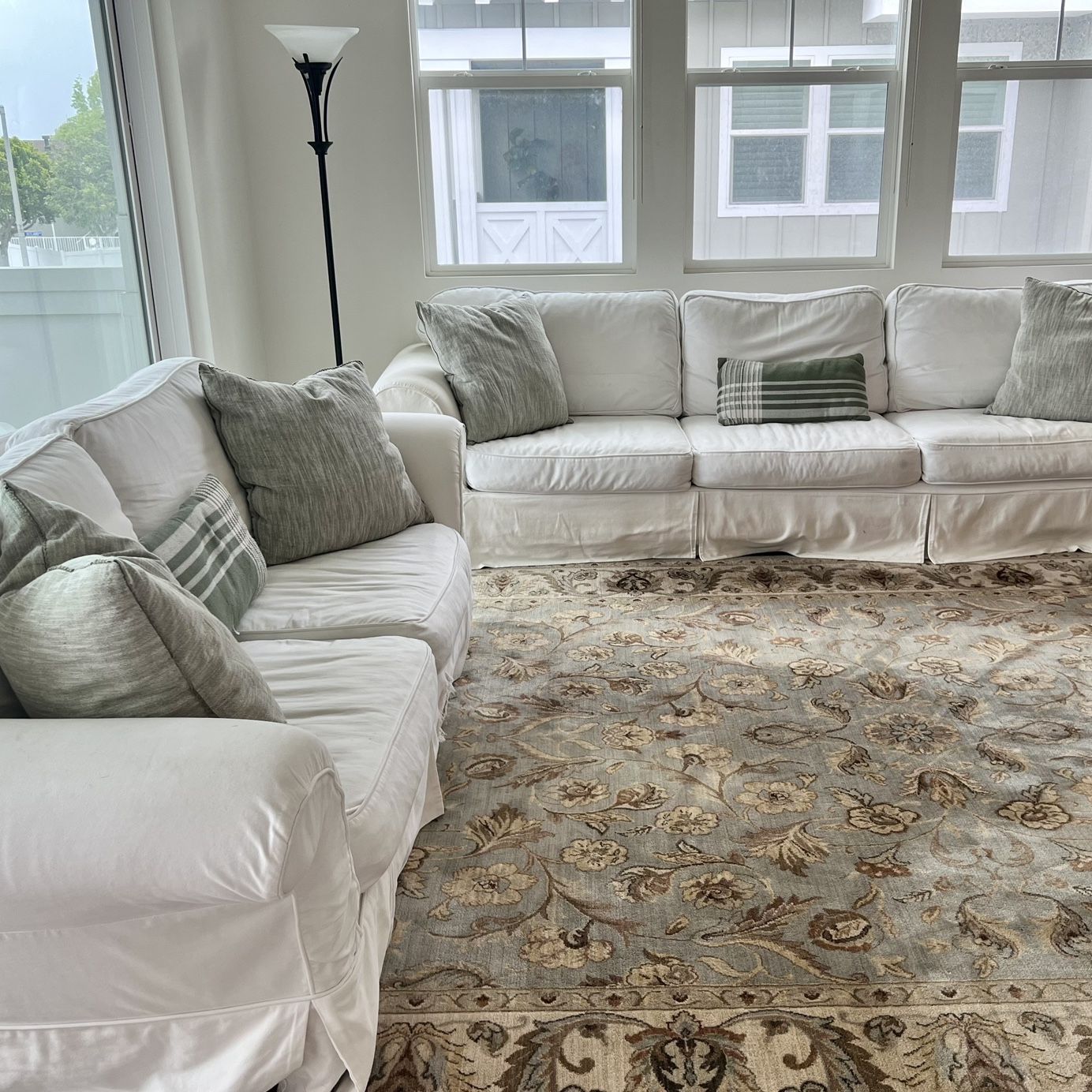 Shabby Chic Couches and Rug *FREE*