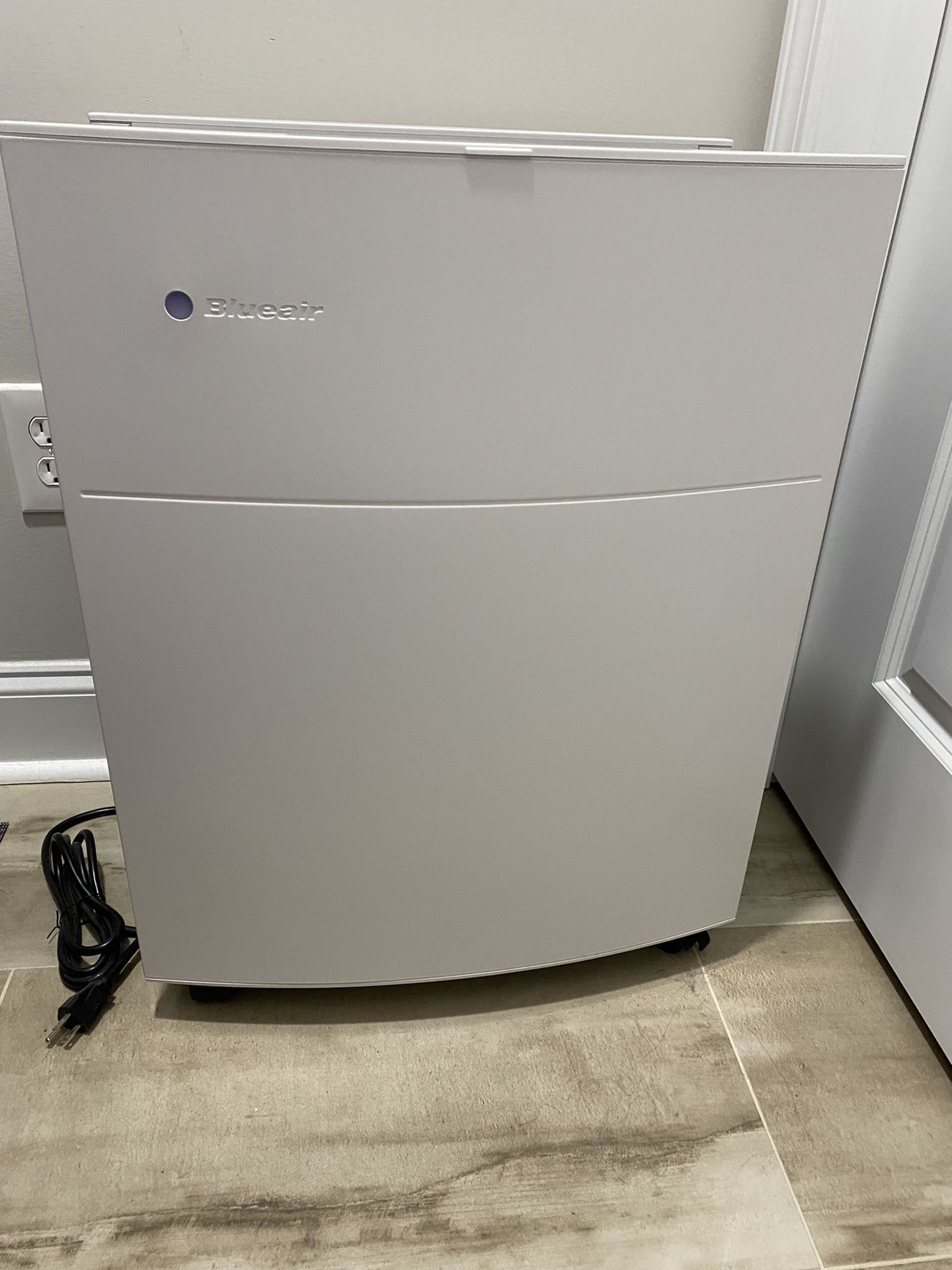 Blueair Classic 680i Air Purifier