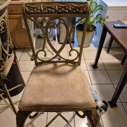 4 Metal Bar Stools