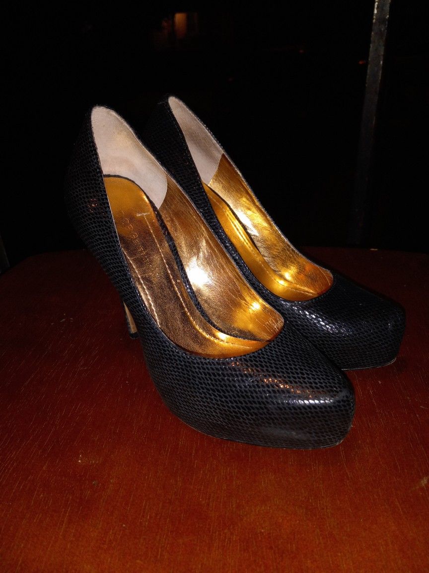 BCBG SIZE 5 1/2 M