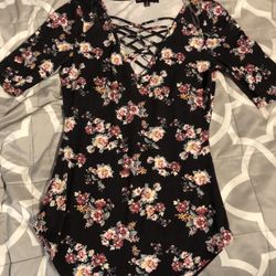 Almost Famous floral Top