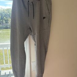 Nike tech fleece pants 
