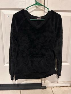 Black fuzzy long sleeve sleep shirt