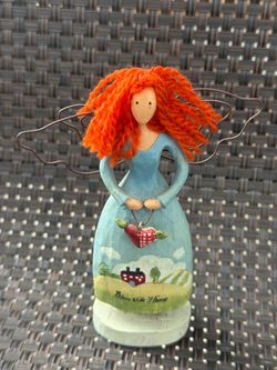 Country Gardens ceramic angel with wings