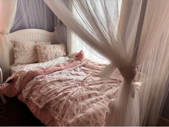 Twin bed for your royal highness