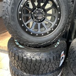 Wheeles impact 17X9 Arroyo tamarock RT LT265/70R17 