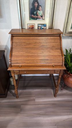 Roll top desk
