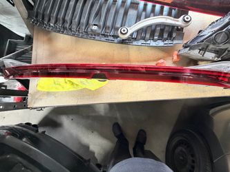 Hyundai Santa Fe Center Tail Light Assembly