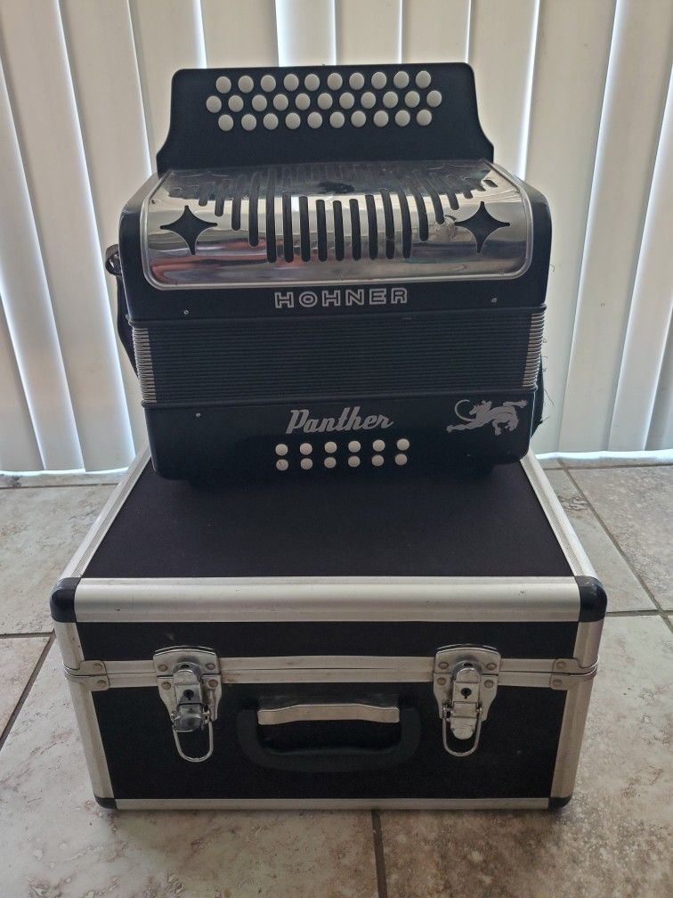 acordeon hohner panther 650 obo for Sale in Ontario, CA OfferUp