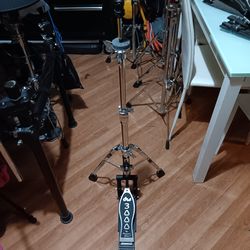 DW 3000 Two legged high hat stand in brand-new condition