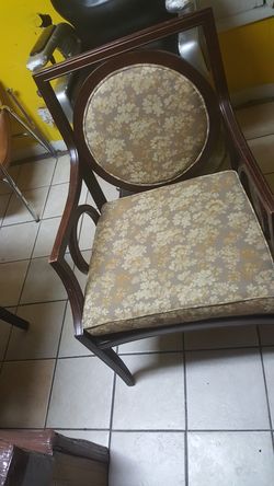 Antique chair in very good condition ready for sale