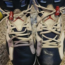 White/navy Blue Jordan's Men's Size 8.5