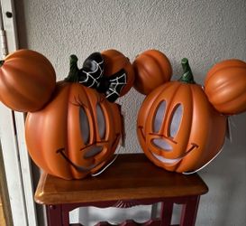 Minnie and Mickey Mouse pumpkins