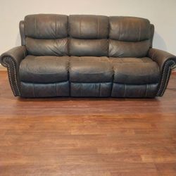 Leather Sofá  Pick Up Only No Delivery 