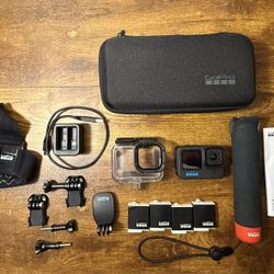 Go Pro Hero 11 Black + Accessory Bundle  