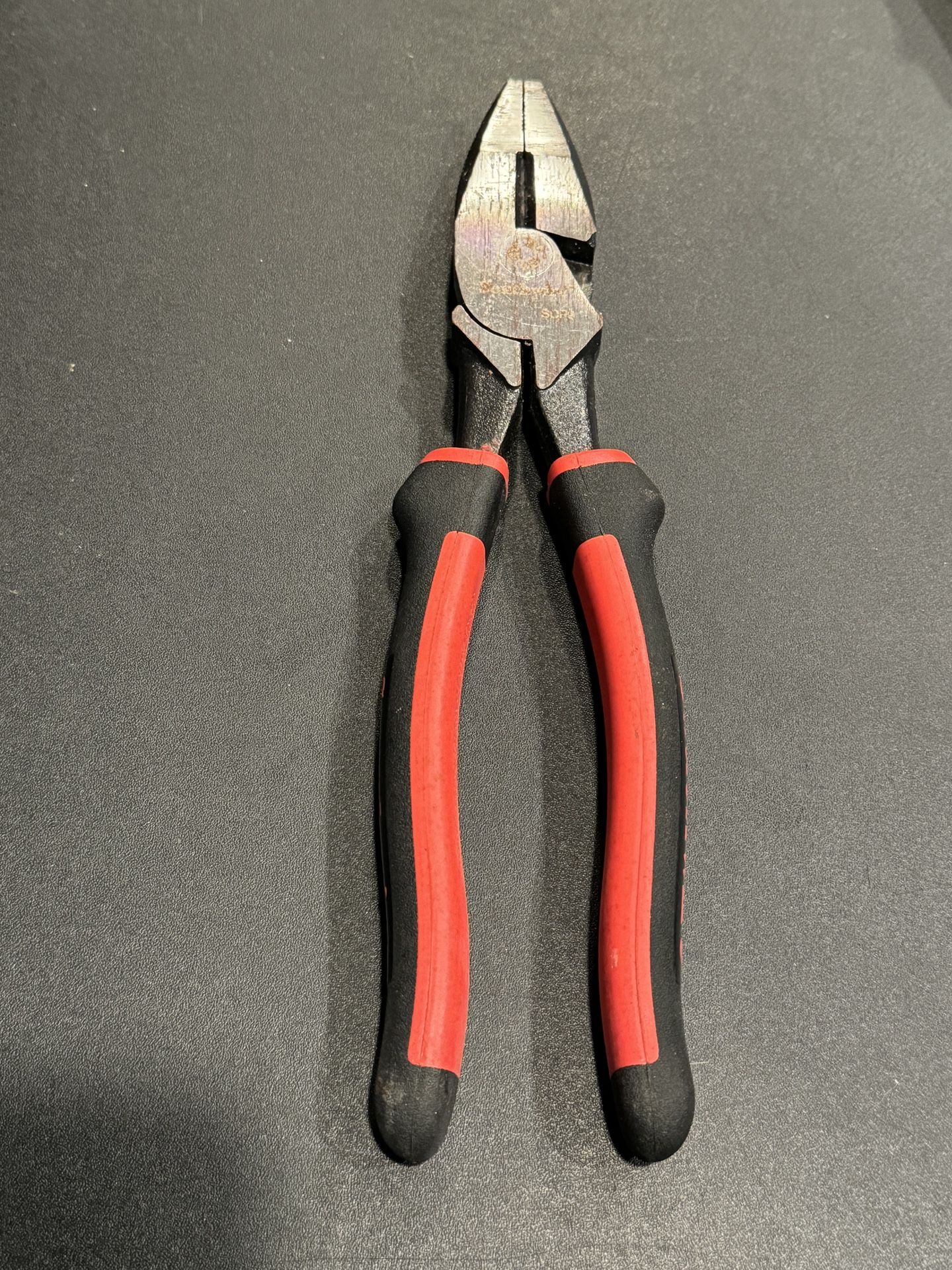 Southwire Tools SCP9 9" High-Leverage Side Cutting Pliers Comfort Grip Handles. No signs of use! Some very light surface rust