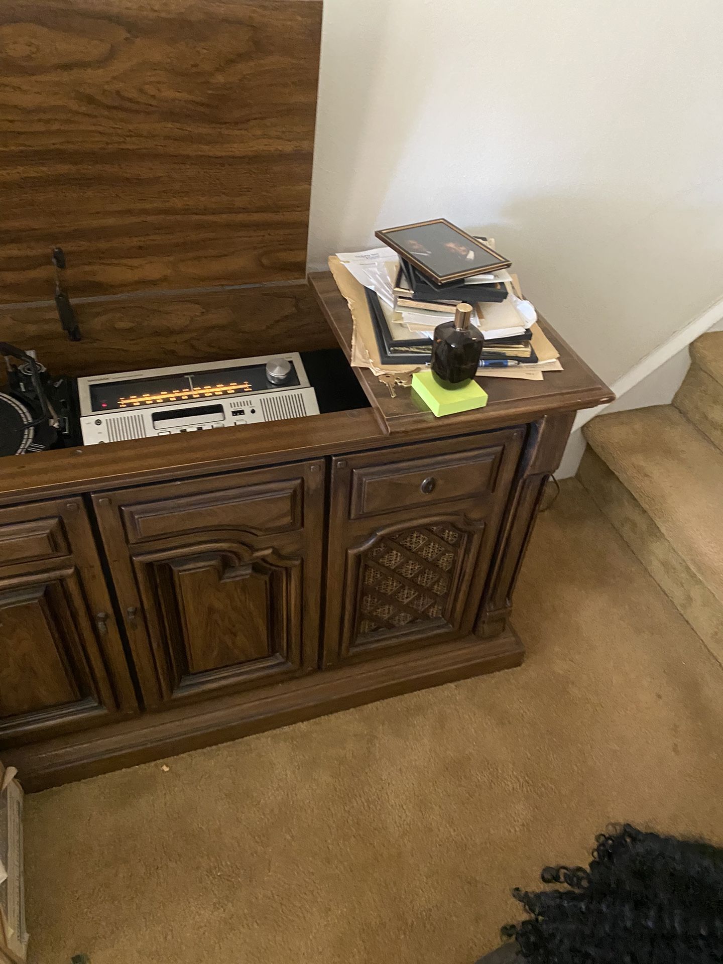 Vintage Stereo And Record Player 