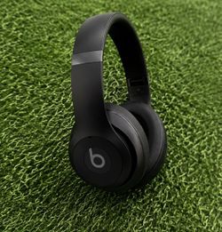Beats Studio Pro Wireless Noise Cancelling Headphones Black - Like New