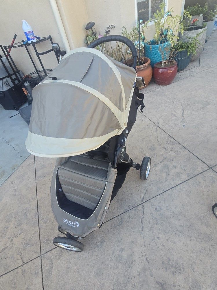 City Mini Stroller As New