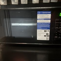 Mainstays 0.7 Cu Ft Microwave Oven – Compact, Powerful, & Clean! | Works Perfectly- Looks brand new!
