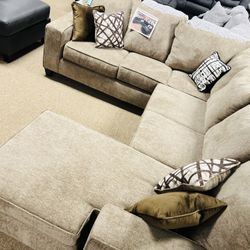 Stylish Cozy Very nice Reversible Chaise Sectional!