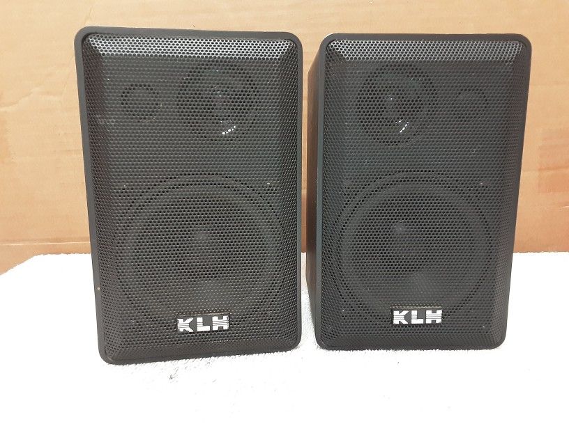 Pair Of KLH Bookshelf  Speakers With  Mounts