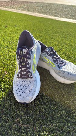 Women’s Running Shoes