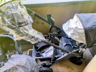 Complete UPPAbaby Vista Double System + Mesa Car Seat & Travel Bag