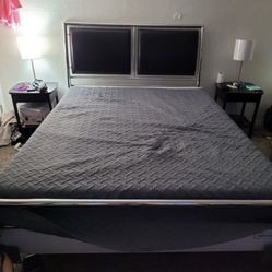 🌹BEAUTIFUL QUEEN SIZE METAL BED FRAME WITH MATRESS AND BOXSPRING 🌹
