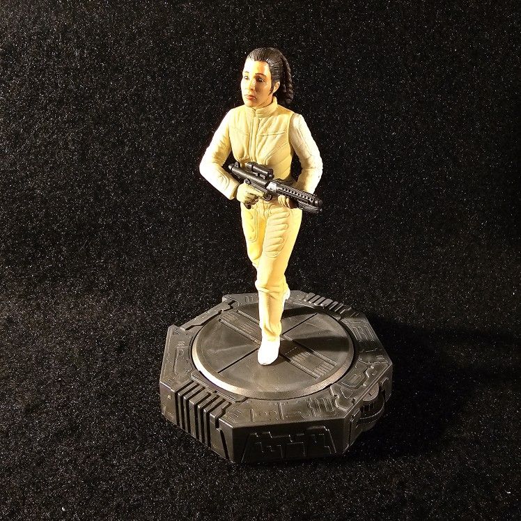 Vintage 1998 Star Wars Epic Force PRINCESS LEIA Figure By Hasbro Rotating Base Excellent Condition!