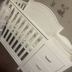 DaVinci Mini Crib With Changing Table