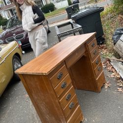 WOODEN DESK 