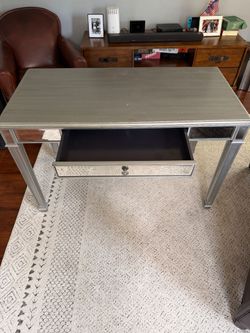 Desk - free, must pick up today