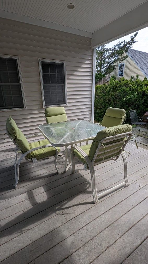 Aluminum 4-Person Glass Table With Green Cushions & Umbrella