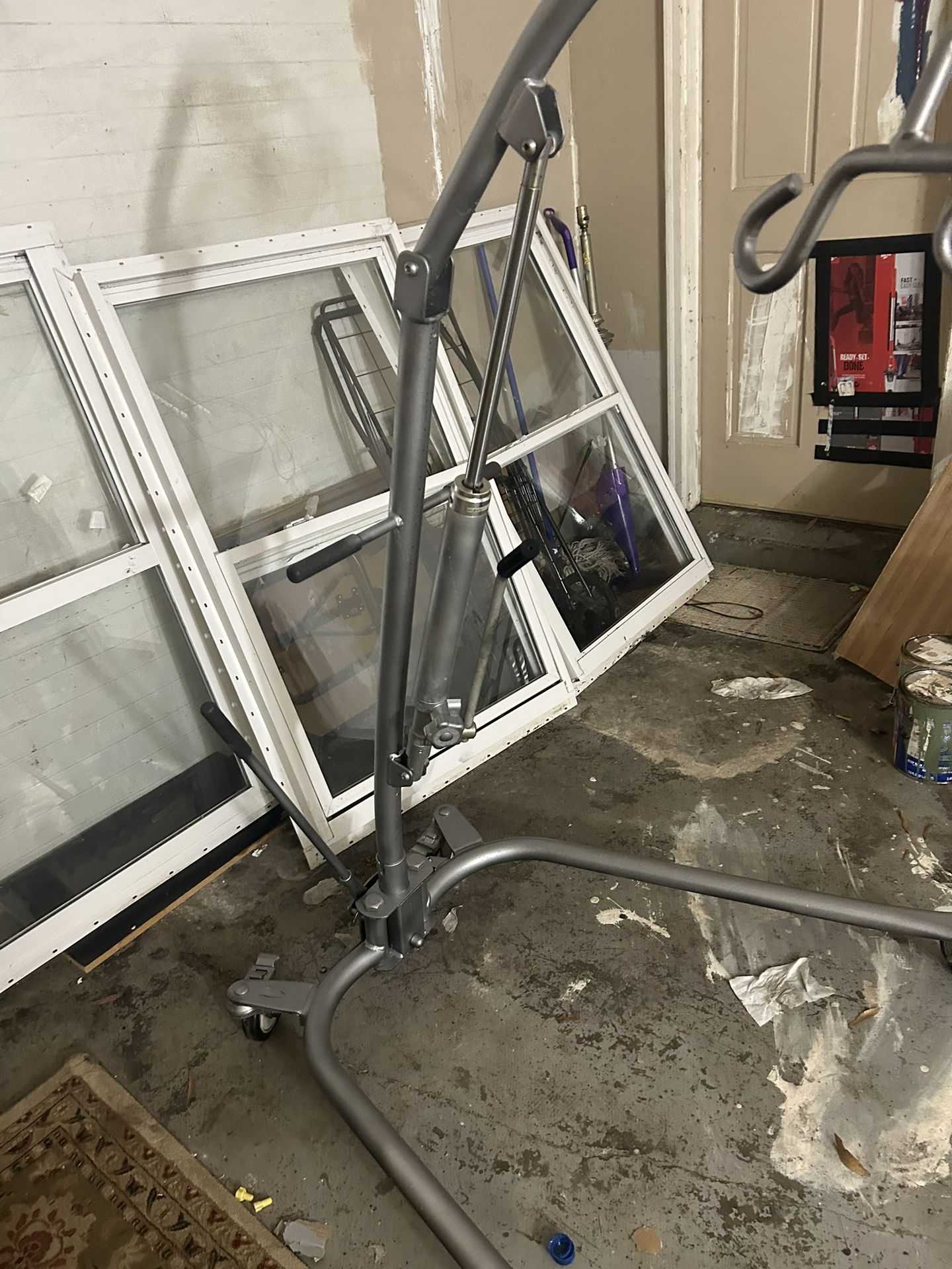 Hydraulic patient lift six point