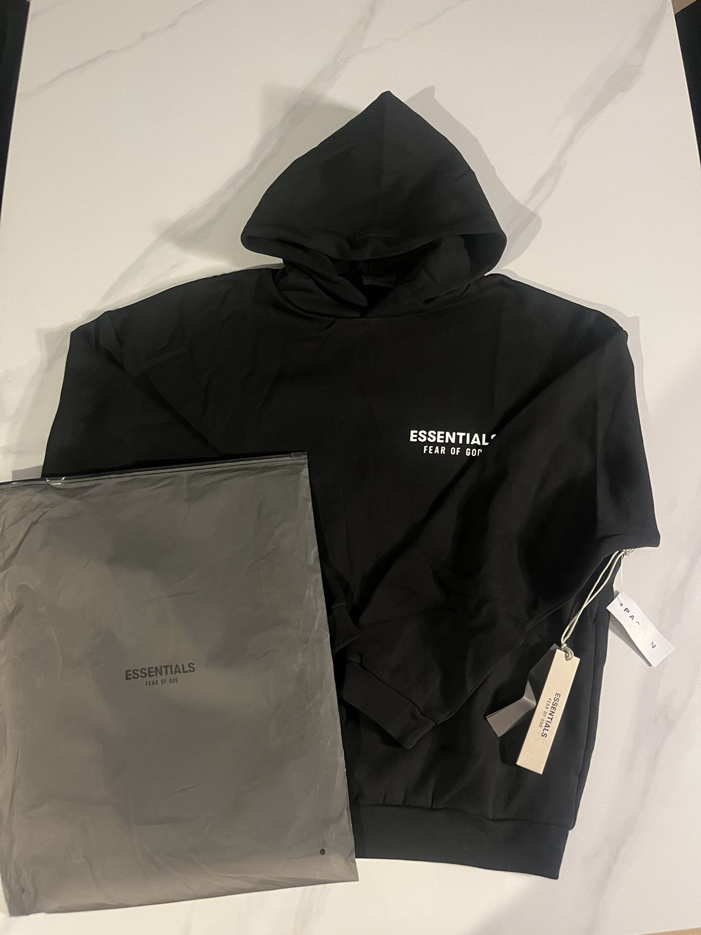 ESSENTIAL HOODIE