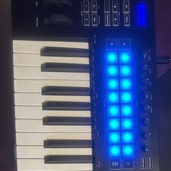 Novation Launchkey 49 MK3 49-key Keyboard Controller 49-note USB MIDI Keyboard Controller with Synth-action Keys, 8 Knobs, 9 Faders, 16 Pads, Dedicate