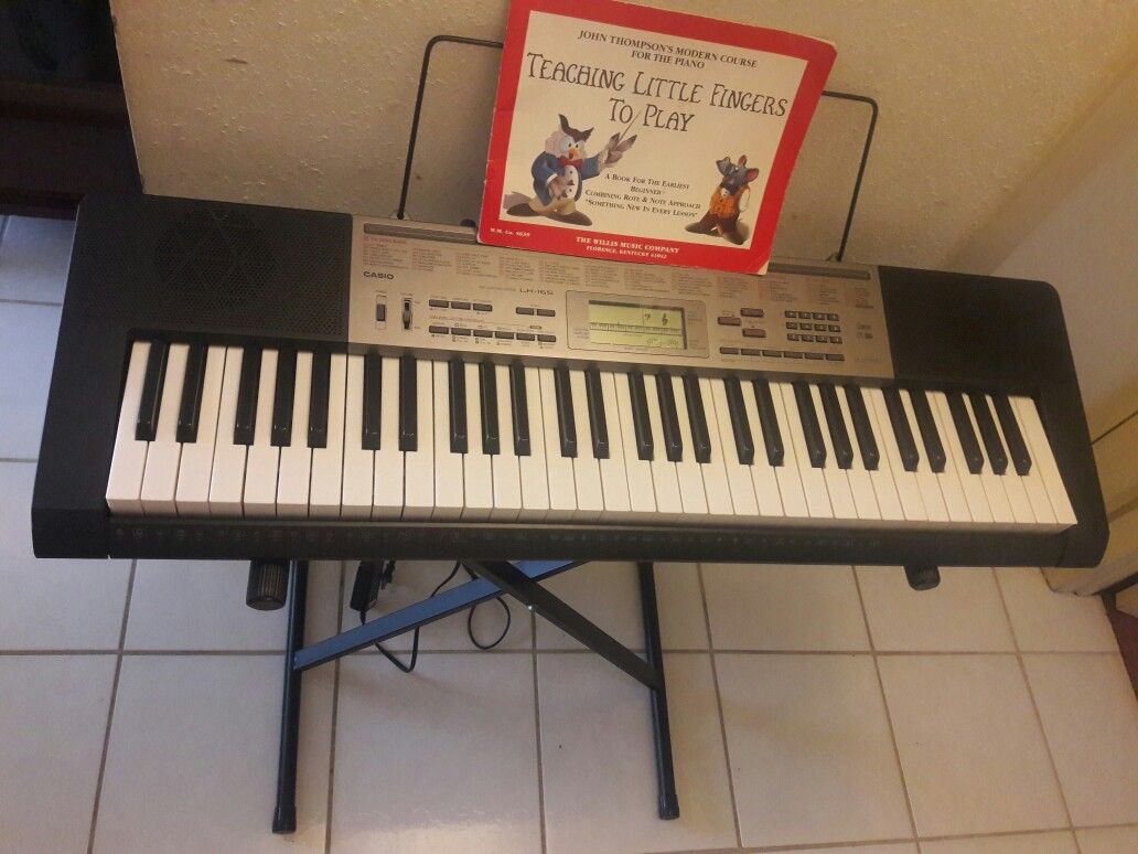 Piano keyboard with stand
