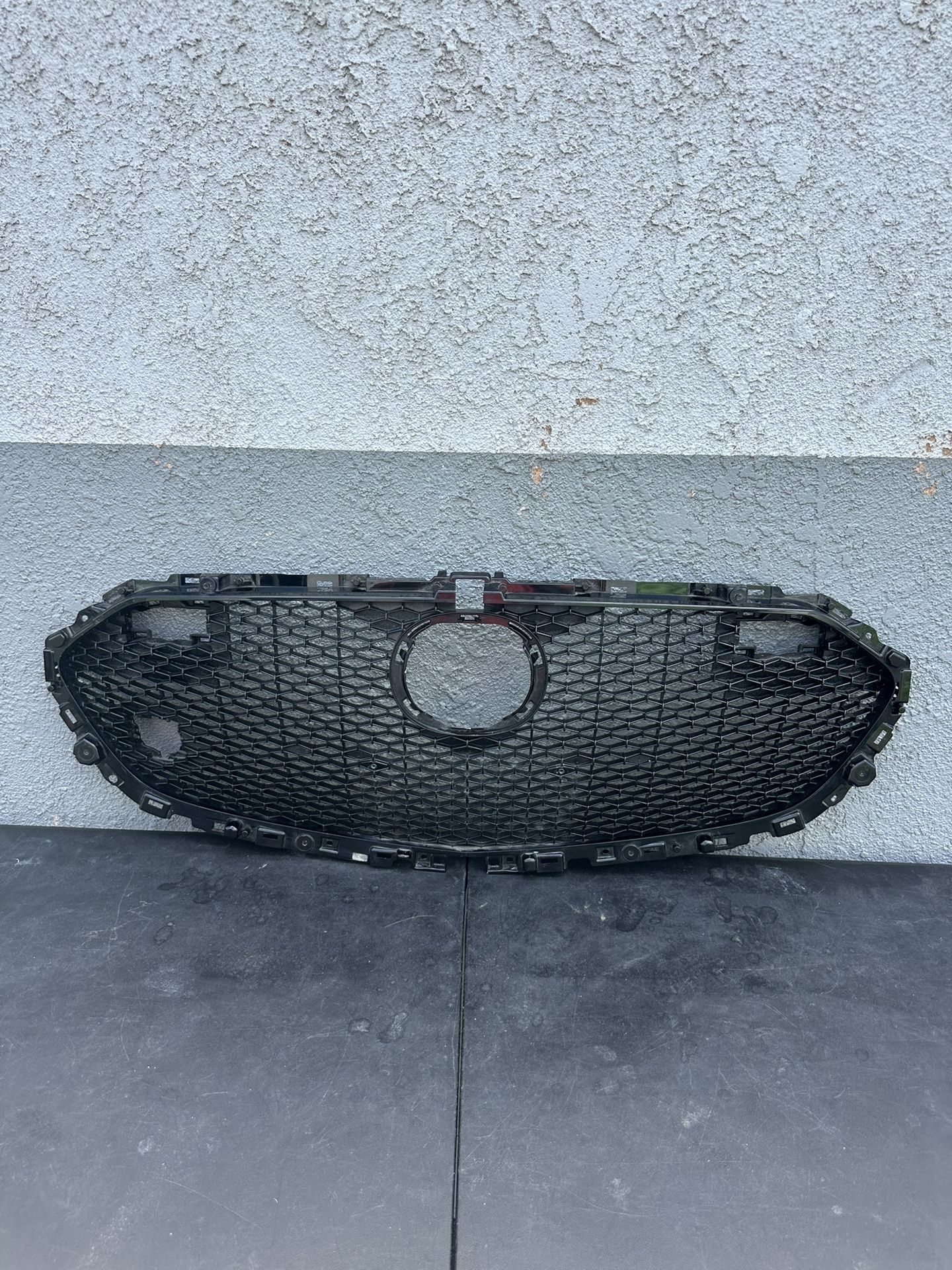 2019-2020 mazda 3 front upper grille OEM
