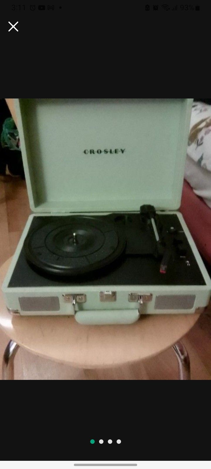 Crosley Portable Turn Table With Bluetooth