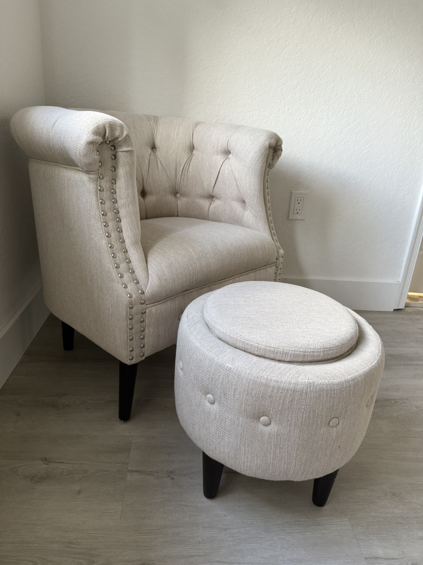 Chair With Ottoman