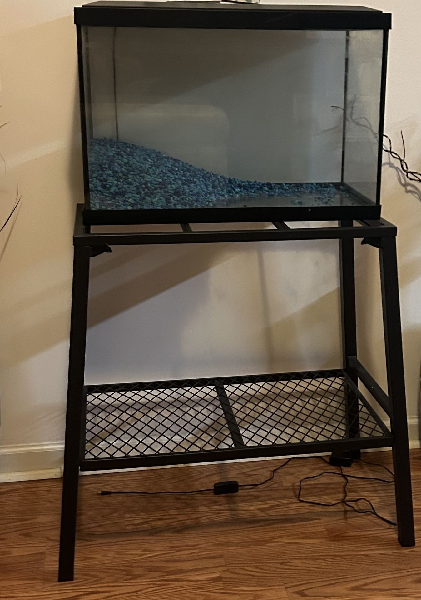 10 Gallon Fish Tank and Stand
