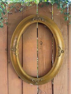 Antique vintage giltwood oval frame