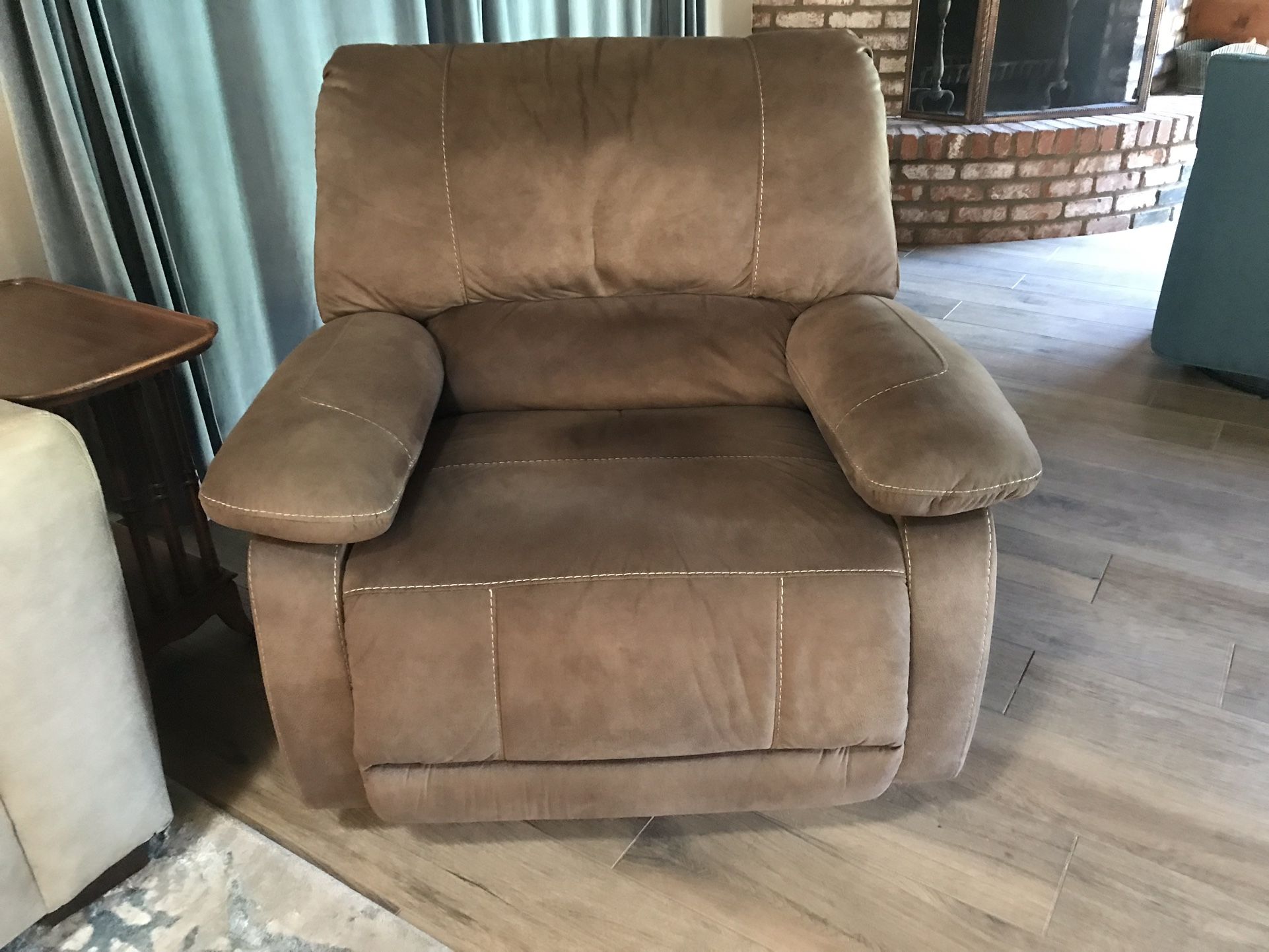 Recliner In Like New Condition