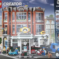 NEW LEGO Creator -Corner Garage