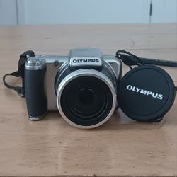Olympus Compact Super Zoom Digital Camera