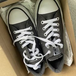 Brandnew In Box Converse Shoes Size 6 O 